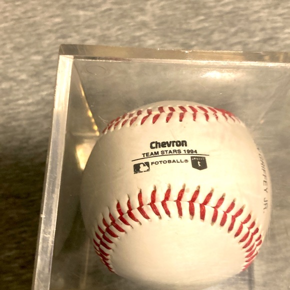 Vintage Chevron 1994 Seattle Mariners Ken Griffey jr ball - Picture 3 of 3